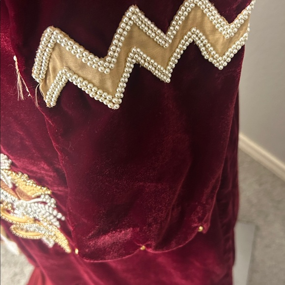 Velvet shalwar kameez maroon with palazzo and Duppatta. Gold white Pearl. Size S - Picture 6 of 17